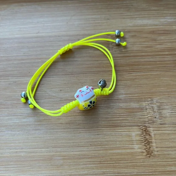 Lucky Cat Maneki Neko Charm Solid Yellow String handmade bracelet - Picture 5 of 9
